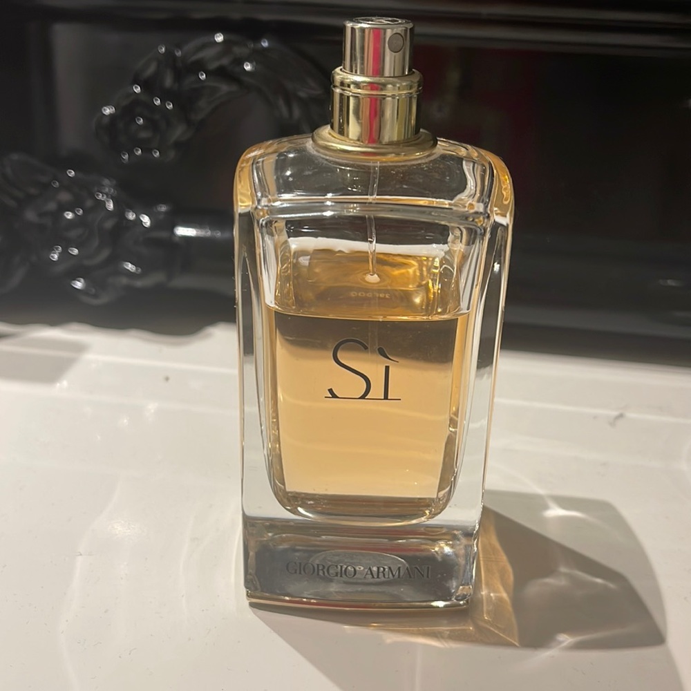 Si Giorgio Armani